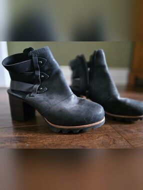 BOGO Sorel Black Leather Ankle Booties